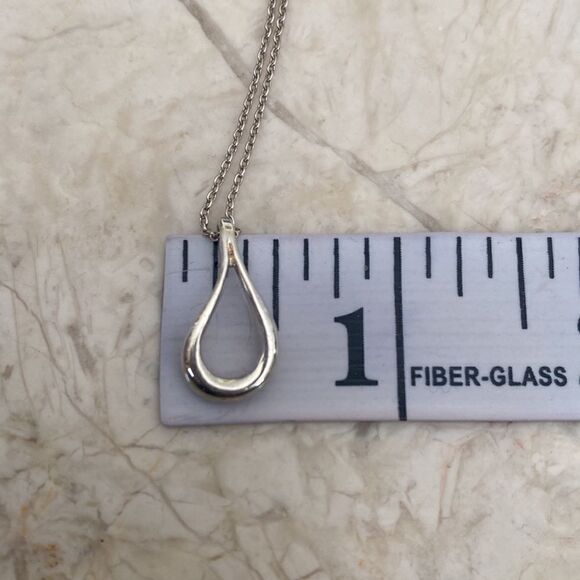 Authentic TIFFANY & Co. Open Teardrop Elsa Peretti Necklace 925 Sterling - Picture 7 of 10